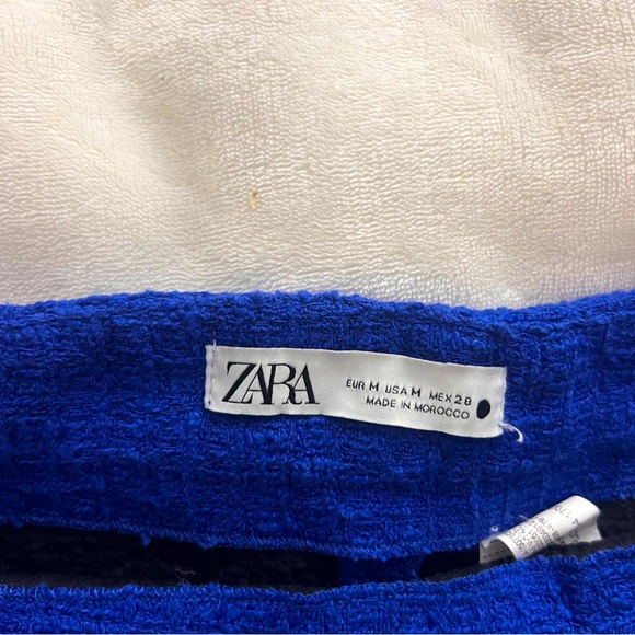 ZARA TEXTURED MINI SKIRT MEDIUM BUT RUN LIKE SMALL LIKE NEW - Picture 4 of 7